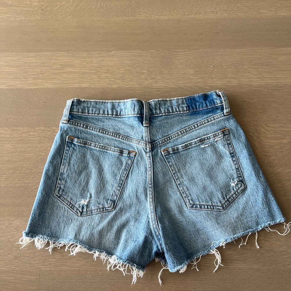 The mom short, high rise, size 27, Abercrombie and fitch, new with tags!